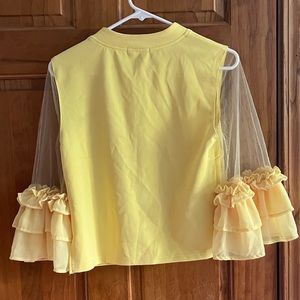 Yellow blouse - Cals